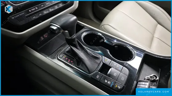 KIA CARNIVAL 9-SEATER NOBLESSE
