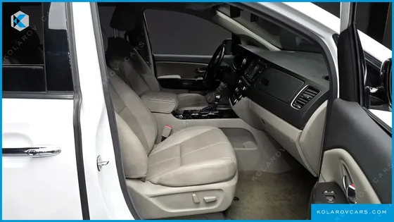 KIA CARNIVAL 9-SEATER NOBLESSE