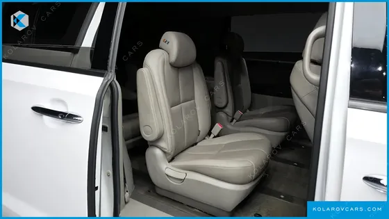 KIA CARNIVAL 9-SEATER NOBLESSE