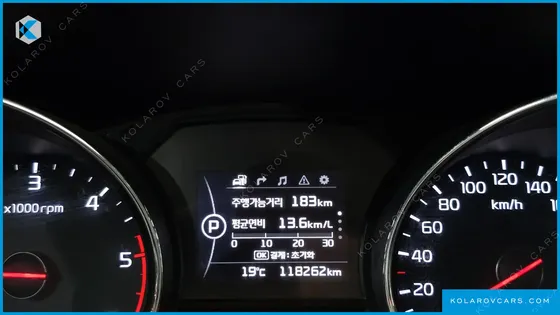 KIA CARNIVAL 9-SEATER LUXURY