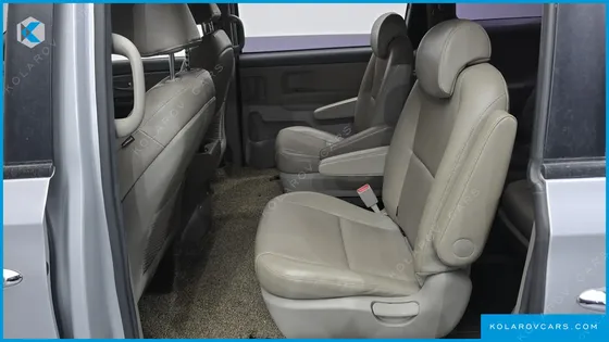 KIA CARNIVAL 9-SEATER LUXURY