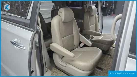 KIA CARNIVAL 9-SEATER LUXURY