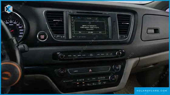KIA CARNIVAL 9-SEATER LUXURY