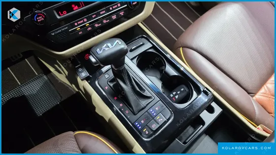 KIA CARNIVAL 9-SEATER HI-LIMOUSINE