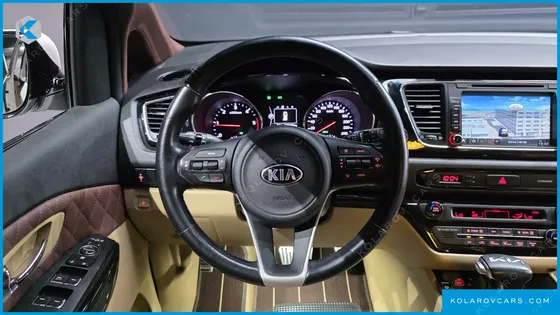 KIA CARNIVAL 9-SEATER HI-LIMOUSINE