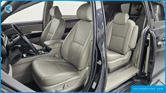 KIA CARNIVAL 9-SEATER PRSTIGE