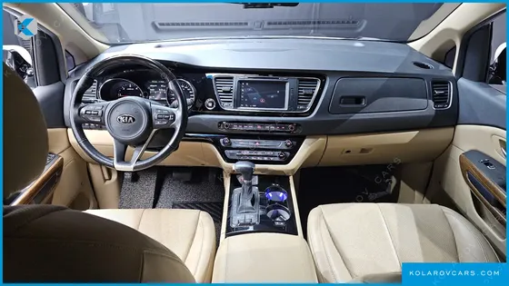 KIA CARNIVAL 7-SEATER HI-LIMOUSINE