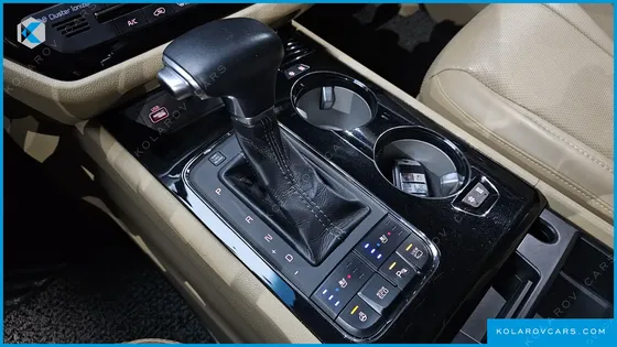 KIA CARNIVAL 7-SEATER HI-LIMOUSINE