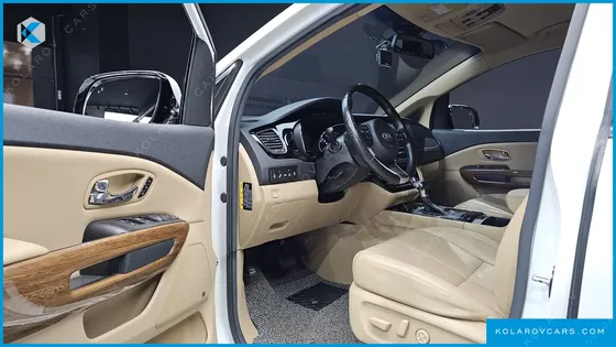 KIA CARNIVAL 7-SEATER HI-LIMOUSINE