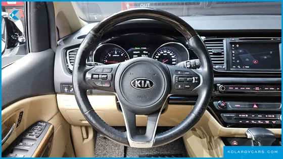 KIA CARNIVAL 7-SEATER HI-LIMOUSINE