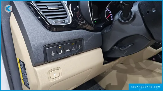 KIA CARNIVAL 7-SEATER HI-LIMOUSINE