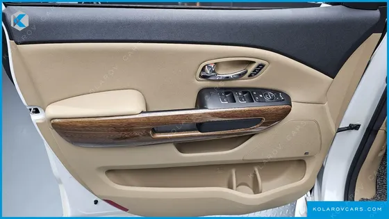 KIA CARNIVAL 7-SEATER HI-LIMOUSINE