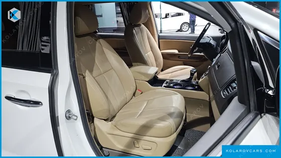 KIA CARNIVAL 7-SEATER HI-LIMOUSINE