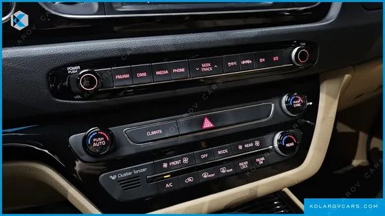 KIA CARNIVAL 7-SEATER HI-LIMOUSINE
