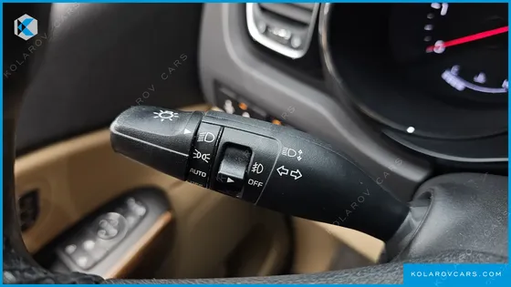 KIA CARNIVAL 7-SEATER HI-LIMOUSINE