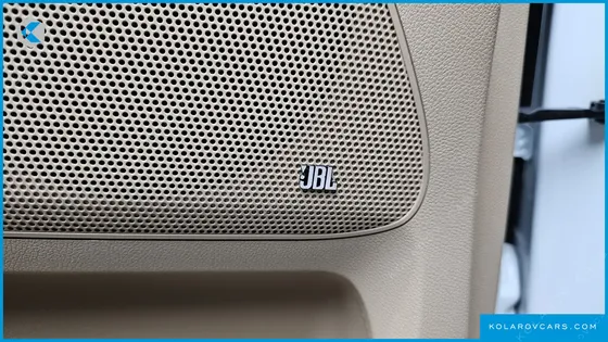 KIA CARNIVAL 7-SEATER HI-LIMOUSINE