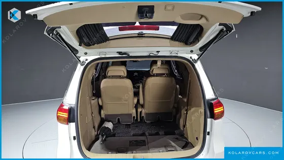 KIA CARNIVAL 7-SEATER HI-LIMOUSINE