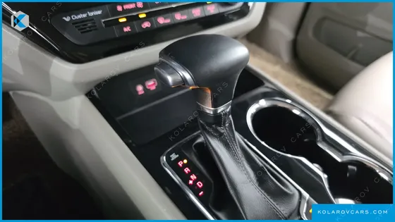 KIA CARNIVAL 9-SEATER PRSTIGE