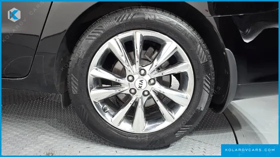 KIA CARNIVAL 9-SEATER PRSTIGE