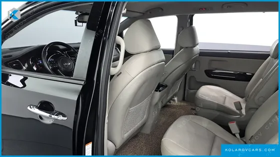 KIA CARNIVAL 9-SEATER PRSTIGE