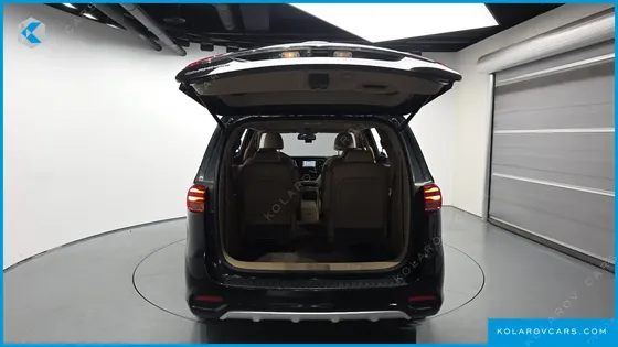 KIA CARNIVAL 9-SEATER NOBLESSE
