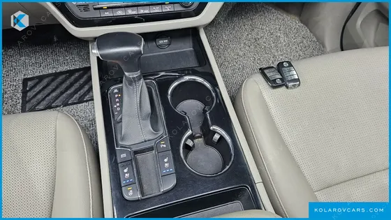 KIA CARNIVAL 9-SEATER PRSTIGE