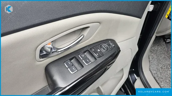 KIA CARNIVAL 9-SEATER PRSTIGE