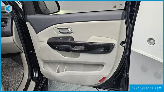 KIA CARNIVAL 9-SEATER PRSTIGE