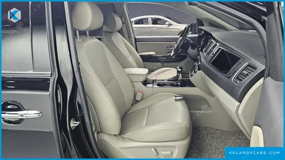 KIA CARNIVAL 9-SEATER PRSTIGE