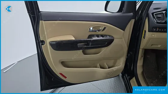 KIA CARNIVAL 9-SEATER HI-LIMOUSINE