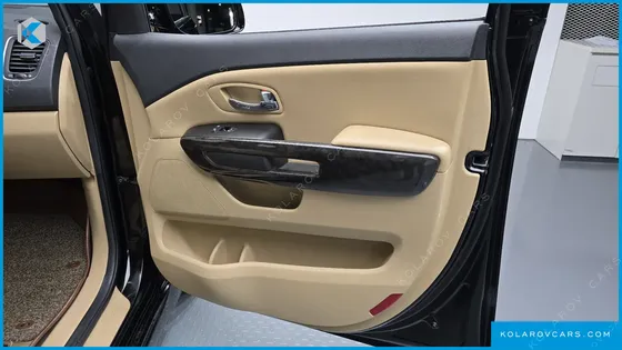 KIA CARNIVAL 9-SEATER HI-LIMOUSINE