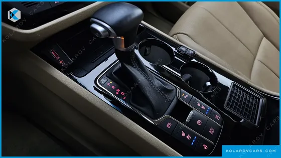 KIA CARNIVAL GASOLINE 7-SEATER HI-LIMOUSINE