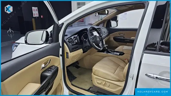 KIA CARNIVAL GASOLINE 7-SEATER HI-LIMOUSINE