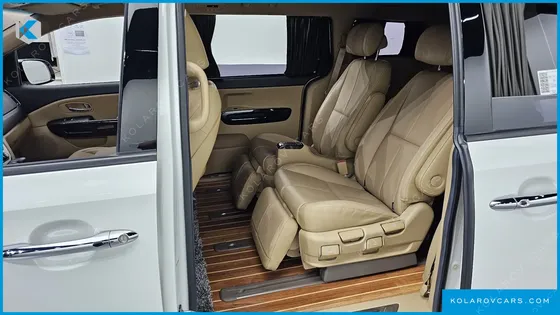 KIA CARNIVAL GASOLINE 7-SEATER HI-LIMOUSINE
