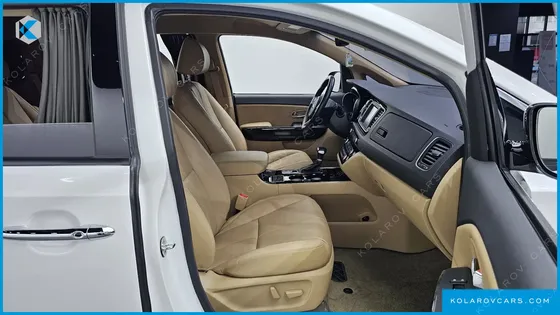 KIA CARNIVAL GASOLINE 7-SEATER HI-LIMOUSINE
