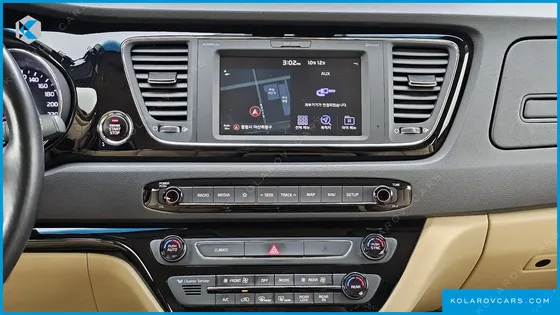 KIA CARNIVAL GASOLINE 7-SEATER HI-LIMOUSINE