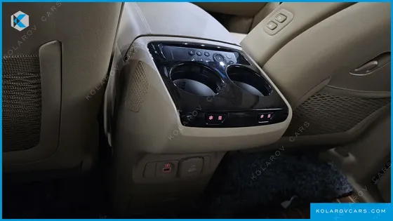 KIA CARNIVAL GASOLINE 7-SEATER HI-LIMOUSINE