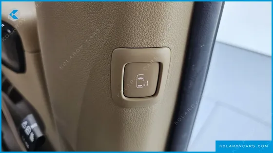 KIA CARNIVAL GASOLINE 7-SEATER HI-LIMOUSINE