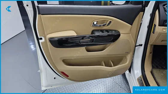 KIA CARNIVAL GASOLINE 7-SEATER HI-LIMOUSINE