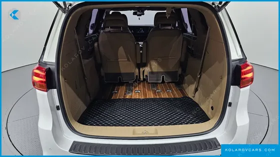 KIA CARNIVAL GASOLINE 7-SEATER HI-LIMOUSINE