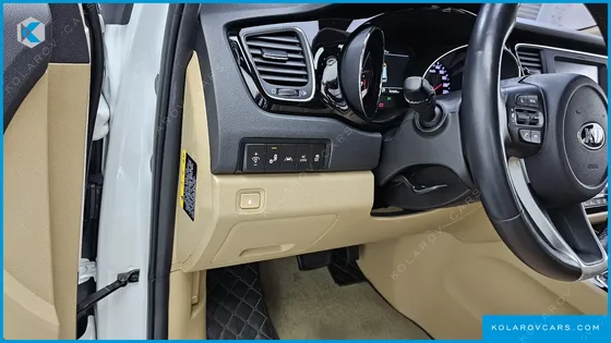 KIA CARNIVAL GASOLINE 7-SEATER HI-LIMOUSINE