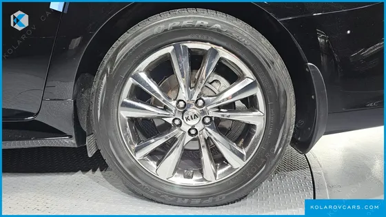 KIA CARNIVAL 9-SEATER PRSTIGE