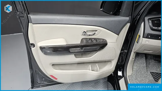 KIA CARNIVAL 9-SEATER PRSTIGE