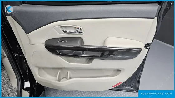 KIA CARNIVAL 9-SEATER PRSTIGE