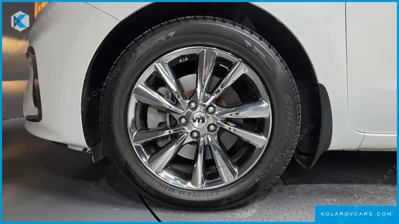 KIA CARNIVAL 9-SEATER PRSTIGE