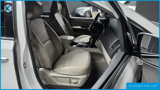 KIA CARNIVAL 9-SEATER PRSTIGE