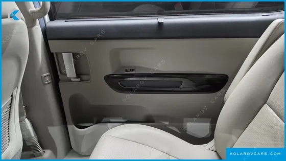 KIA CARNIVAL 9-SEATER PRSTIGE