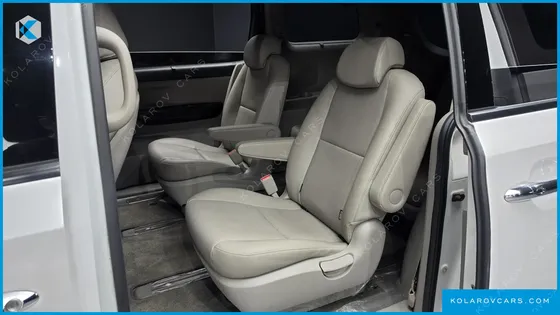 KIA CARNIVAL 9-SEATER PRSTIGE