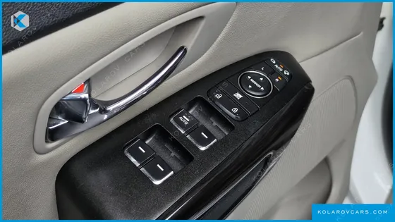 KIA CARNIVAL 9-SEATER PRSTIGE