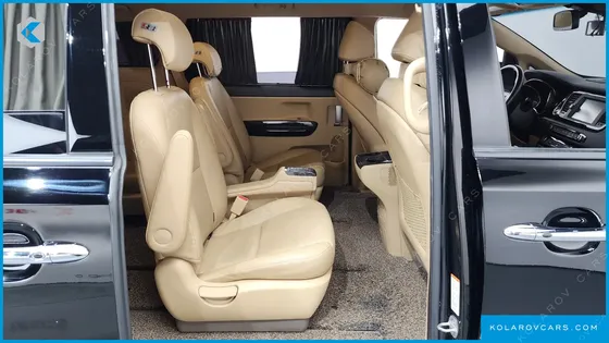 KIA CARNIVAL 9-SEATER HI-LIMOUSINE